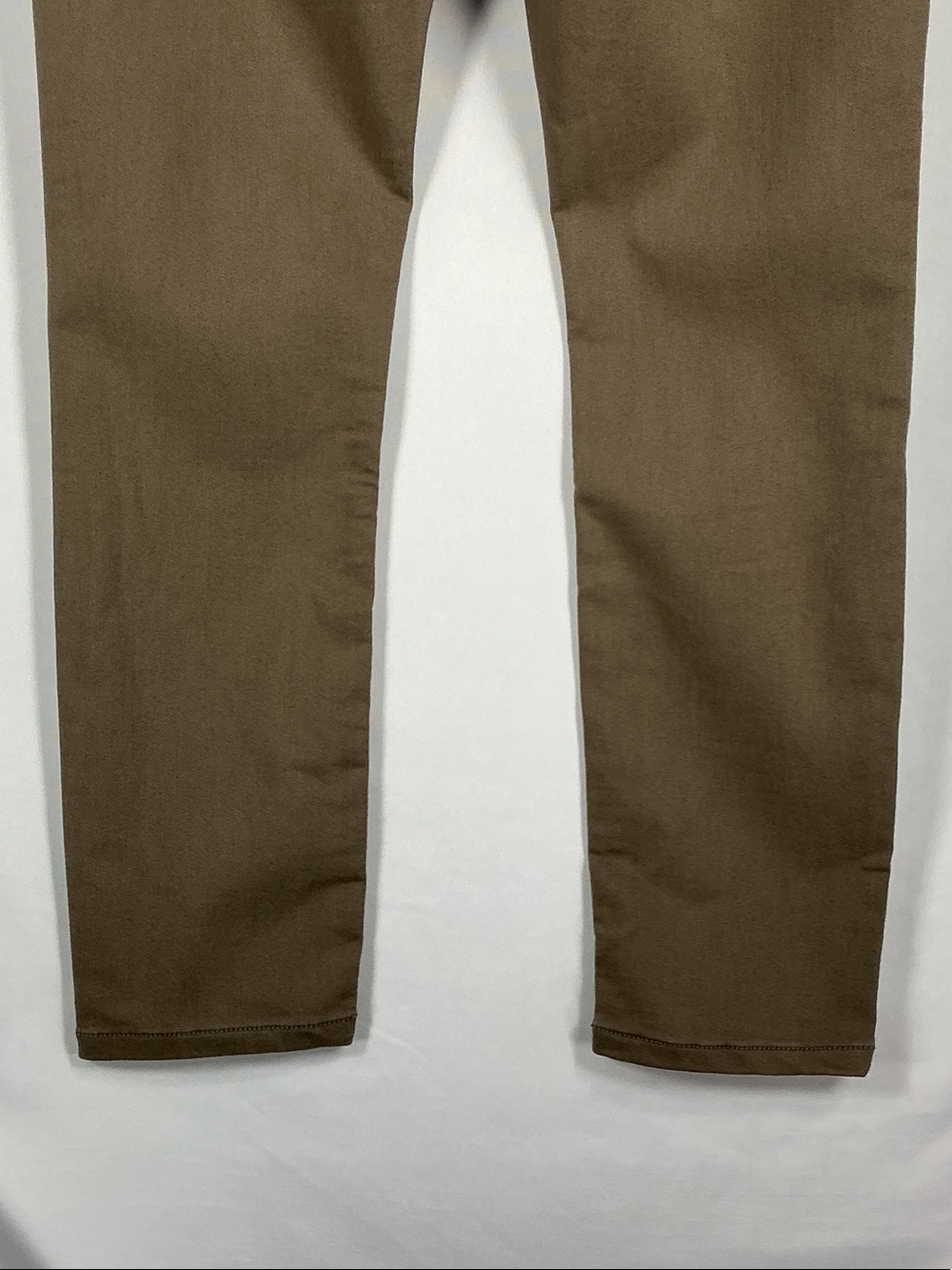 NWT Liz Claiborne Sara Slim Leg Pants 4P Walnut Mid Rise Secretly Slimming - Picture 6 of 13